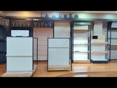 Grande scaffalatura dell'esposizione del supermercato con l'espositore durevole e robusto